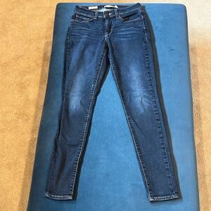 Levi’s Premium curvy skinny jean size 27. Excellent condition